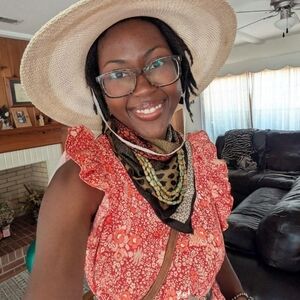 Meet your Posher, Lizzy